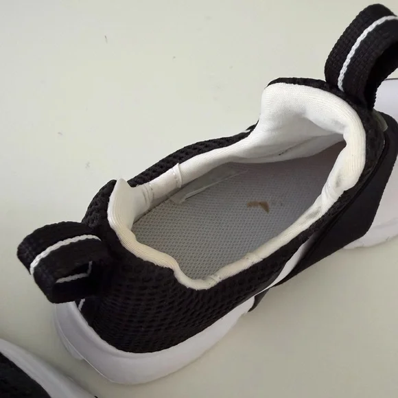 Nike Kids Black and White Presto Slip-On Shoes - Picture 5 of 7